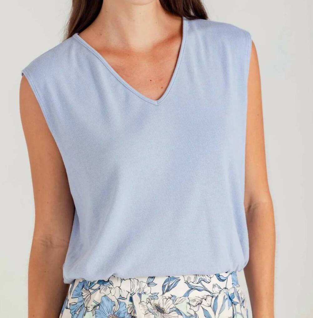 NEW SUNDAYS karli sleeveless v-neck tee in airy blue